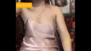 Khoe vú to gái xinh làm bao anh đứng tim