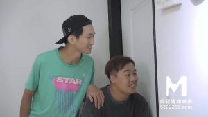 Lũ bạn xấu xa cùng chơi chung em cave