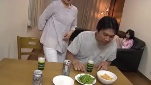 Bố dượng thú tính bắt ép con gái riêng quan hệ tình dục với mình