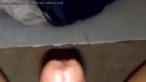 Đêm khuya nứng lồn mò sang phòng cậu em trai bú