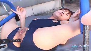 Dùng sex toy thụt lỗ đít sau đó cosplay nện em tơi bời