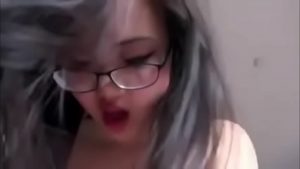 Cô nàng kính cạn mặt dâm nhấp buồi khỏe quá