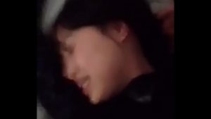 Phang em chỉ biết nằm rên trong sung sướng