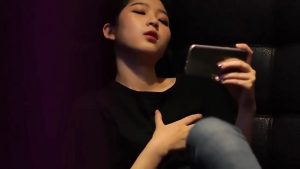 Chơi cô em nhân viên xinh đẹp