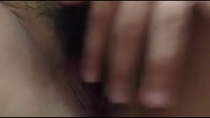 Xoa con bím nứng nừng