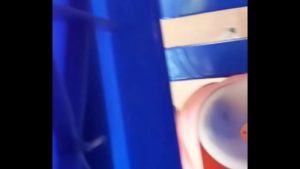 Quay trộm dưới gầm bàn em gái xinh