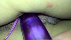 Nhét trứng rung vào bướm múp nước