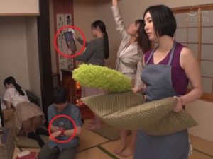 Đứa cháu hư đốn chich cả nhà