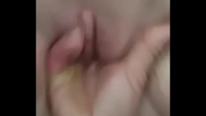 Móc lồn múp dâm hồng hào