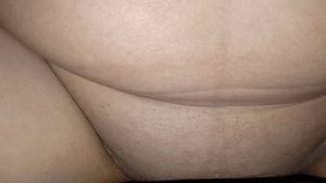 Bướm vợ dâm kẹp con cu chồng