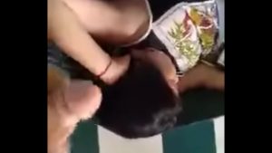 Sục cu bắn tinh vào mặt mẹ