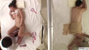 Vợ trẻ bị tên nhân viên mát xa địt cho sưng lồn mà anh chồng mát xa cạnh bên không biết