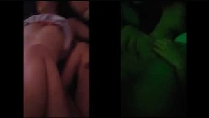 Chơi hai em phê đít trong cơn phê