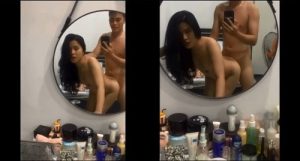 Chơi gái xinh trước gương trang điểm