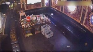 Nứng buồi gạ  chịch em tay vịn