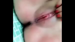 Sờ lồn dâm sung sướng