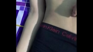 Ngậm cặc dâm xuất tinh khiêu gợi