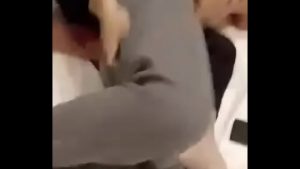 Đè người lột đồ gái