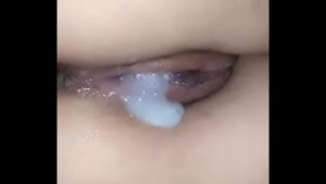 Ngắm nhìn lồn xinh đang ngậm tinh