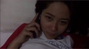 Gọi điện thoại tâm sự khi đang làm tình