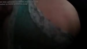 Mẹ già được con trai phục vụ