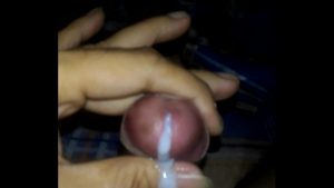 Quay tay sục cặc bắn tinh