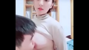 Xoa vú nứng mút ti cực mê