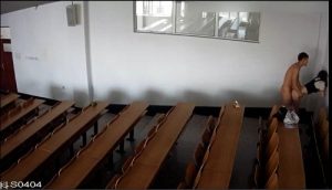 Tranh thủ giờ ra chơi làm tý