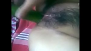 Liếm ngậm dưa leo vào lồn