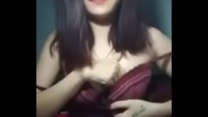 Gái việt xoa vú tự sướng