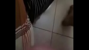 Quay tay bắn lên người con em họ