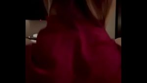 Vợ xinh váy đỏ cưỡi ngựa siêu phê