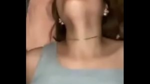 Liếm lồn vụng trộm với mẹ