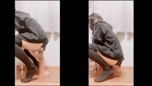 Chơi lút bướm cùng sextoy