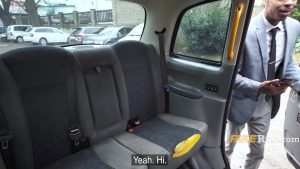 Chịch gái dâm trên xe taxi