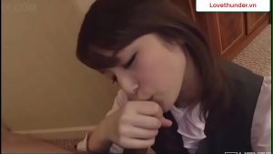 Nữ nhân viên mút buồi trai lạ