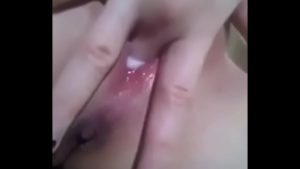 Em gái bướm hồng móc lồn nhiều nước cực dâm