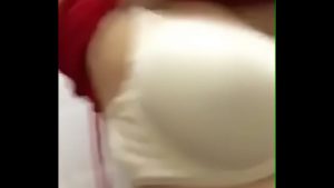 Em gái vú to show hàng cho anh người yêu xem