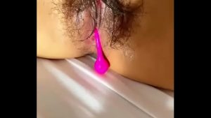 Thủ dâm cho con vợ lông lồn dài cực đã