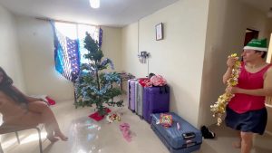 Sao giờ anh mới đến em chờ anh mãi