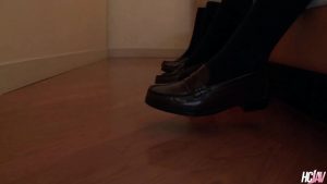 Hai em dâm hầu hạ sướng quá nhưng anh chỉ chọn một để bắn tinh