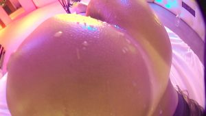 Đụ bướm con em bé gái nứng dâm sướng cu phê mông căng