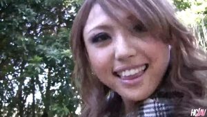 Cùng con em dâm đãng nuột nà mới lớn nghịch bướm ngoài trời phê đỉnh