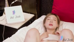 Đụ cô em xinh quyến rũ muốn bắn trên giường phê pha